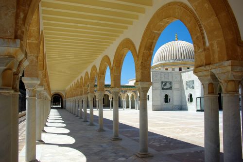 Tunisas, Monastiras, Kapas, Arcade, Stulpeliai