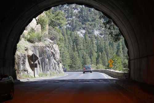 Tunelis, Automobilis, Šviesa
