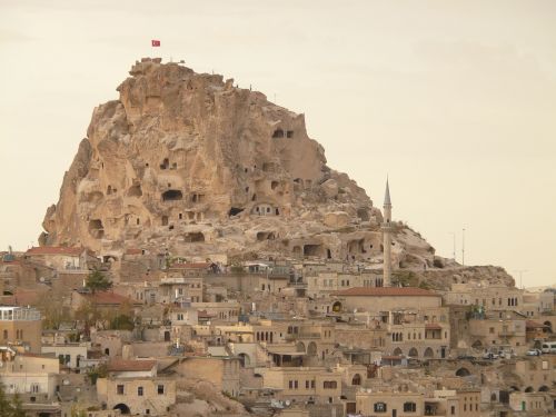 Uchisar, Miestas, Kalnas, Pilis, Cappadocia, Nevşehir, Turkija, Roko Butai, Balandžių Slėnis, Piliakalnis, Minaretas
