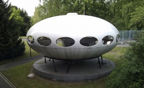 Ufo, Namai, Kunststoffhaus, Gyventi