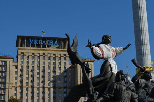Ukraina, Kyiv, Majdanas, Viešbutis Ukraina, Statula