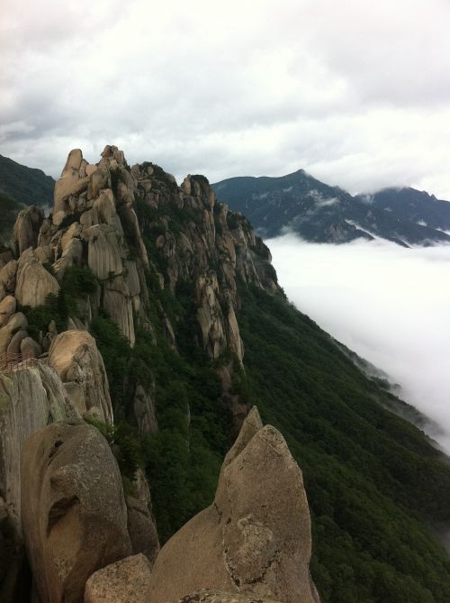 Ulsan Rock, Mt Seoraksan, Debesų Jūra, Debesys Ir Kalnai