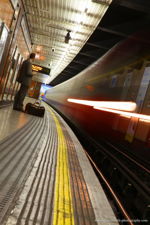 Traukinys,  Po Žeme,  Londonas,  Platforma,  Požeminis Traukinys