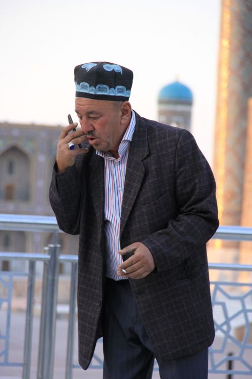 Uzbek, Uzbekistanas, Vyrų, Vyras, Telefonas, Parduotuvė, Derybos, Dėmesio, Senyvo Amžiaus, Musulmonas