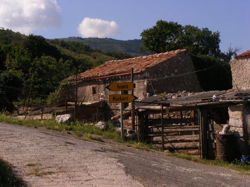 Városszéle, Gamta, Pastatas