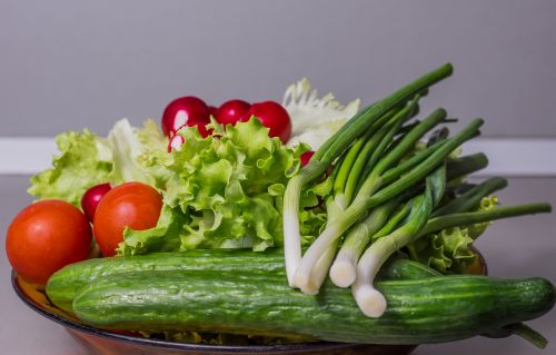 Daržovės, Agurkas, Svogūnai, Salotos, Maistas, Sveikas, Ekologiškas, Šviežias, Vegetariškas, Mityba, Pomidoras, Žalias, Pipirai, Valgymas, Mityba, Veganas, Žaliavinis, Natūralus, Morkos, Vitaminas, Kopūstai, Derlius, Raudona, Ingredientas, Žemdirbystė, Obuolys, Salotos, Česnakai, Turgus, Baklažanas, Lapai, Maistas, Prinokę, Vaisiai, Sodas