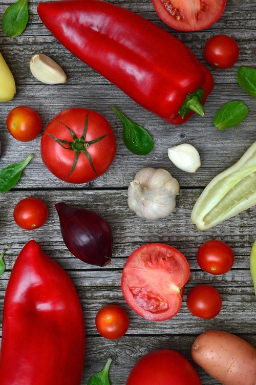Daržovės,  Pomidorai,  Pipirų,  Raudona,  Mediena,  Nuotaika,  Sveiki,  Šviežias,  Maisto,  Vegetarų,  Žalias,  Vitamino,  Ingridientai,  Valgymas,  Skanus,  Vitaminai