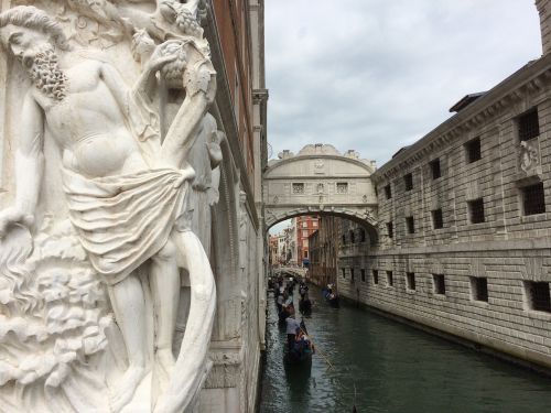 Venecija, Venezija, Susierzinimų Tiltas, Siena, Statula, Kanalas, Gatvės Vaizdas