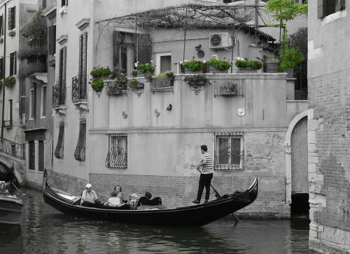 Venecija, Italy, Gondolos, Kanalas, Boot, Antrinis Kanalas, Vanduo, Romantiškas, Gondolieris, Namo Fasadas, Turizmas, Tvarumas, Žalias, Sodinti