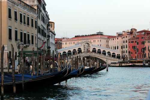 Venecija, Rialto, Tiltas, Kanalo Grande, Rialto Tiltas, Italy, Vanduo, Architektūra, Kelionė, Romantiškas, Boot, Šventė