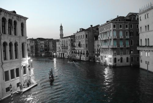 Venecija, Rialto Tiltas, Canale Grande, Gondola, Abendstimmung, Turizmas, Atostogos, Vanduo, Kanalas, Valtys, Italy, Romantiškas, Šventė, Apšvietimas, Žalias