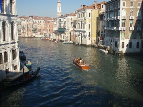 Venecija, Kanalas, Gondolos