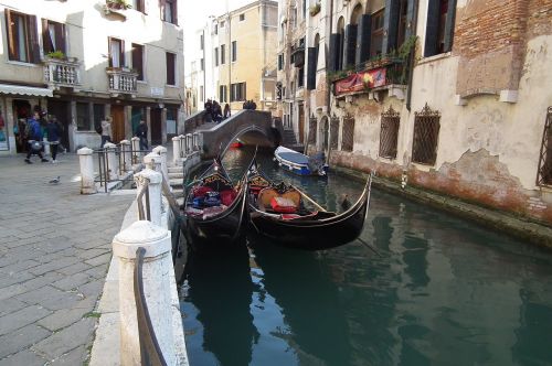 Venecija, Kanalas, Gondola