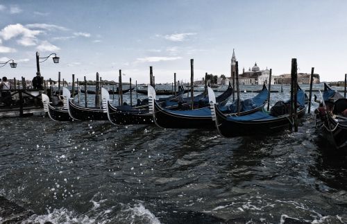 Venecija, Gondolos, Kanalas