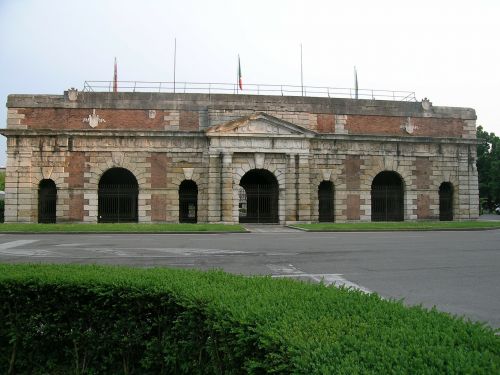 Verona, Porta Nuova, Miesto Įėjimas