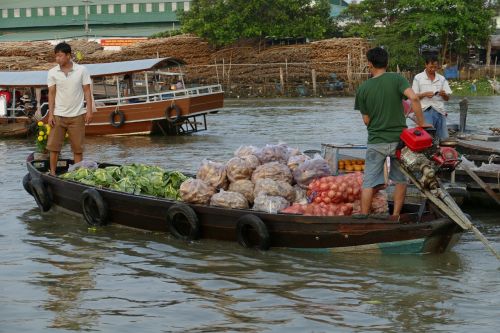 Vietnamas, Mekong Upė, Mekong Delta, Kelionė Laivu, Upė, Turgus, Plūduriuojanti Rinka, Boot, Laivas, Transportas, Prekyba, Svogūnai, Daržovės, Maistas, Gali Tho