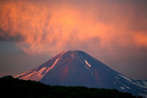 Vulkanas, Saulėlydis, Debesys, Kalnai, Gamta, Vakaras, Aukštis, Rūkas, Šlaitai, Kalnas, Kamchatka