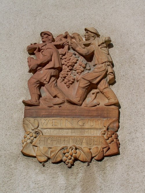Sienelę Reljefo,  Skulptūra