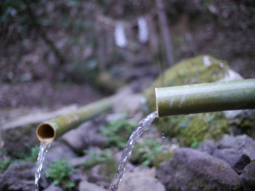 Vanduo, Bambukas, Dievas
