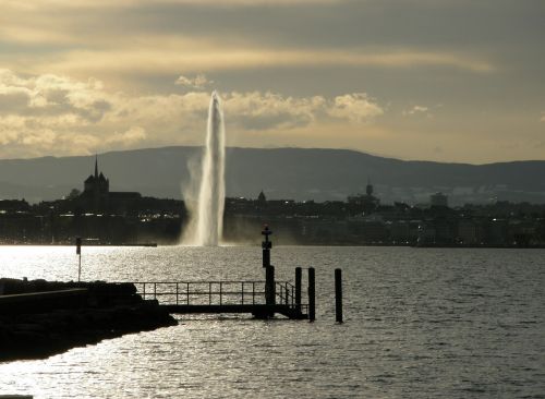 Vandens Srovė, Geneva, Rade