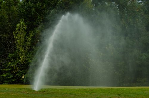 Žinoma,  Brūkšnys,  Vakaras,  Laukas,  Vėliava,  Žaidimai,  Auksas,  Golfas,  Žolė,  Žalias,  Hobis,  Skylė,  Šventė,  Drėkinti,  Drėkinimas,  Laisvalaikis,  Rytas,  Gamta,  Naktis,  Lauke,  Vamzdis,  Putt,  Ray,  Sportas,  Purkštuvas,  Insultas,  Vasara,  Saulė,  Medis,  Vanduo,  Savaitgalis,  Laistyti Golfo Aikštynas