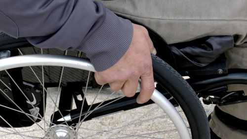 Neįgaliųjų Vežimėlis, Neįgalus, Ribotos Judėsenos Asmuo, Vyras, Promenada, Ranka