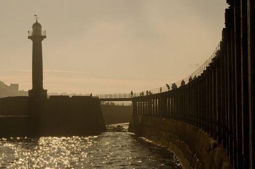 Whitby,  Švyturiai,  Jūra,  Fonas,  Atostogos,  Sepija,  Juoda,  Balta,  Sezonas,  Kritimas,  Vanduo,  Architektūra,  Turizmas,  Kelionė,  Kranto,  Istorija,  Anglija,  Whitby