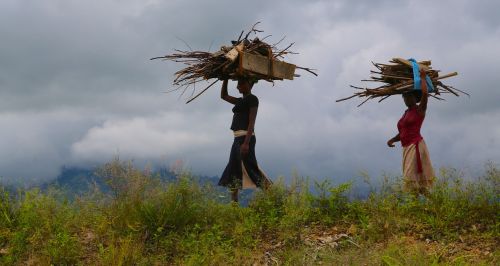 Moterys, Mediena, Moteris, Uganda