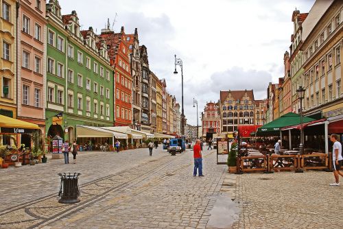 Vroclavo Senamiestis, Lenkija, Wrocław, Centras, Senamiestis, Parduotuvė, Rotušė, Architektūra, Paminklai, Pastatas, Pastatai, Dangus, Miesto Namai, Gatvė, Pakaitinė Lempa, Pramogos, Žmonės, Kelionė, Draugiškas Miestas, Vasara, Miesto Centras, Senamiestis, Istorija, Paminklas, Senas Namas, Žibintai, Senas Žibintukas, Miestas, Prekystaliai