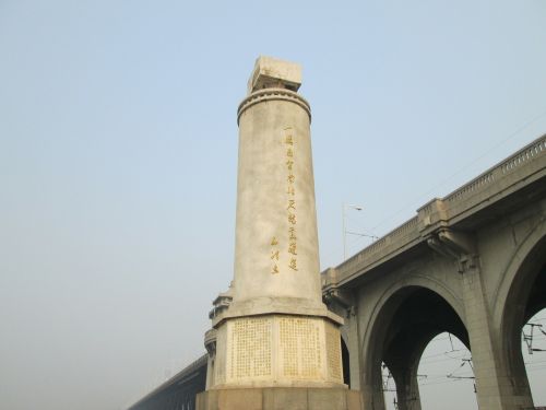 Uhanas Jangtze Upės Tiltas, Pastatas, Jangdzės Upė