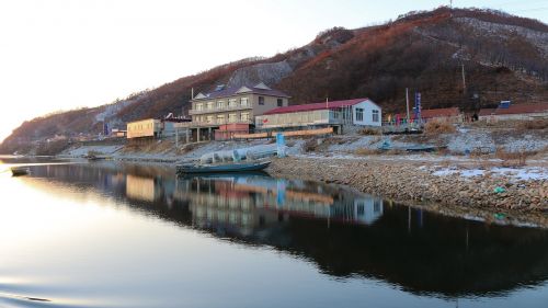 Jalu Upė, Šiaurės Korėja, Šešėlis