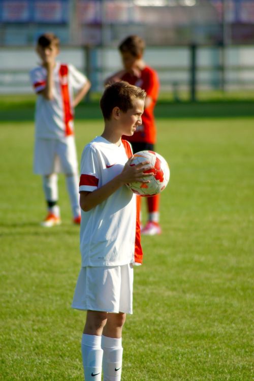 Jaunuoliai, Sportas, Futbolas
