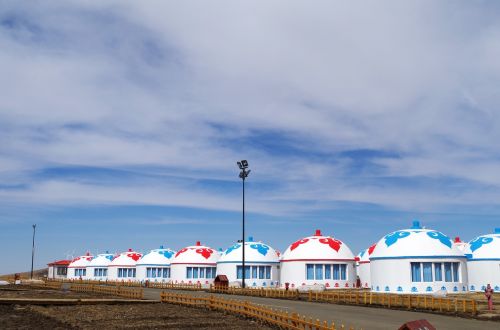 Jurtai, Vidinė Mongolija, Mongolija, Mėlynas Dangus, Baltas Debesys, Raudona Ir Mėlyna
